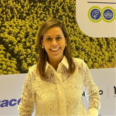 Claudia Menatto Lopes